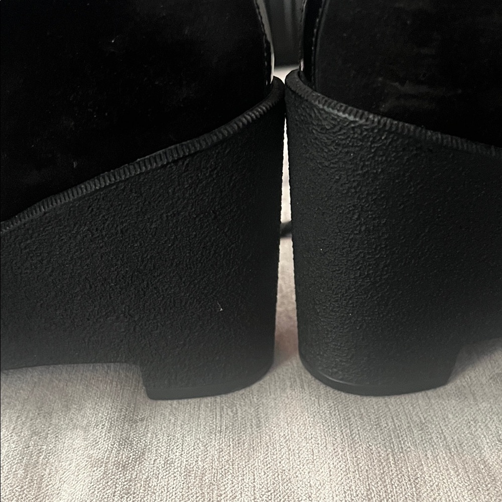 Robert Clergerie Black Lace-Up Wedges - Picture 11 of 11